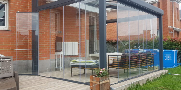 Cerramientos de cristal en Burgos: ¿qué alternativas tengo para aislar mejor mi casa?