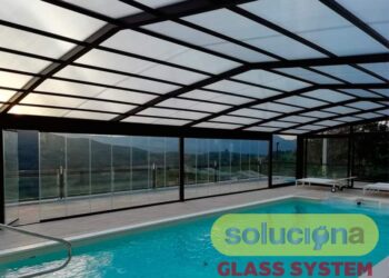 Las ventajas de los cerramientos de cristal para piscinas en Burgos
