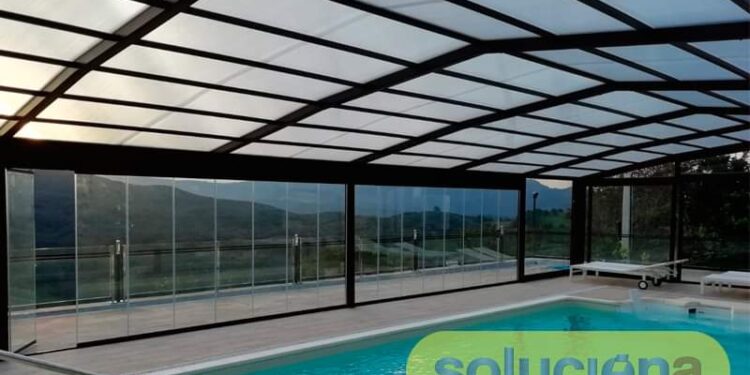 Las ventajas de los cerramientos de cristal para piscinas en Burgos