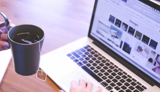 Hacer un tour en la bahía de Santander con una barquita a motor