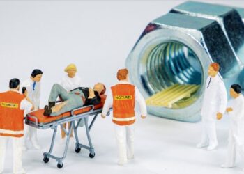 Hacer un tour en la bahía de Santander con una barquita a motor