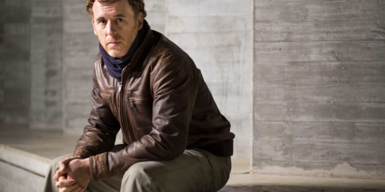 Miguel de Cervera presenta su libro sobre la mafia de Santander: Los cuatro naufragios del Capitán