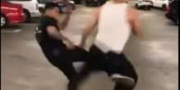 Valiente idiota se enfrenta a peleador de MMA sin tener ni puñetera idea