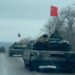 Carros de combate rusos en Ucrania con la bandera de la Unión Soviética