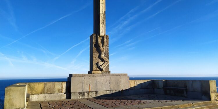 Los lanzamientos de prisioneros por el faro de Cabo Mayor de Santander