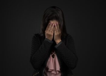 Un experto en abrir chakras abusa de una niña de 15 años