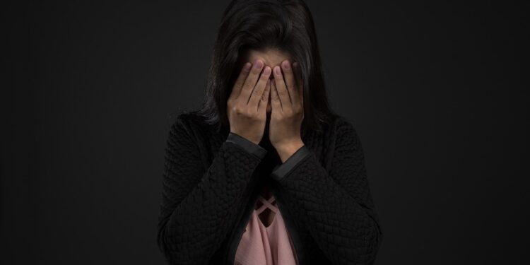 Un experto en abrir chakras abusa de una niña de 15 años