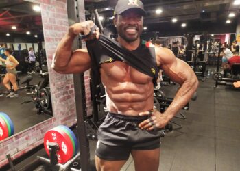 Un culturista de Santander consigue la victoria en un campeonato de culturismo natural de Valencia