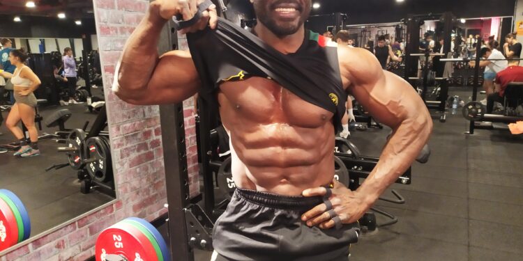 Un culturista de Santander consigue la victoria en un campeonato de culturismo natural de Valencia