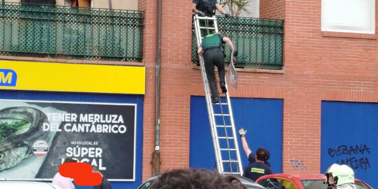 Un brote de una enfermedad mental detrás del piso destrozado en Bezana