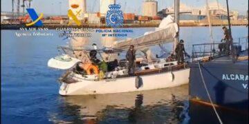 El barco de la droga de Santander, como es conocido en el barrio, saqueado y ocupado