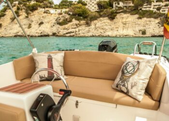 ¿Es posible alquilar barcos sin titulación en Santander?