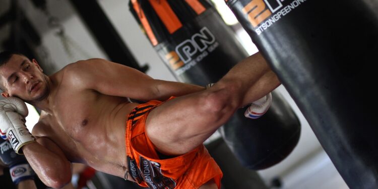 Profesor de muay thai de Santander y de defensa personal para mujeres