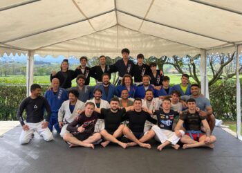 Una jornada de defensa personal en Santander: entrenamiento, barbacoa y surf