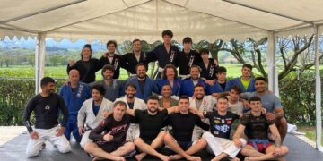 Una jornada de defensa personal en Santander: entrenamiento, barbacoa y surf