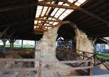 Rehabilitación de cubiertas en Camargo: las termas romanas del aeropuerto