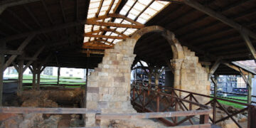 Rehabilitación de cubiertas en Camargo: las termas romanas del aeropuerto