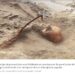 Una joven de origen noble que fue enterrada con una guadaña sobre su cuello