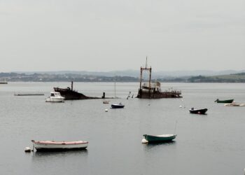 ¿Qué hace un barco naufragado en la Bahía de Santander?