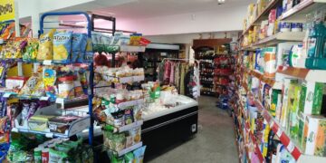 Tienda y supermercado en Puente Arce