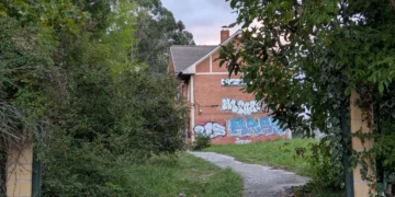 Reformas de locales para convertirlos en viviendas en Cantabria: las antiguas estaciones de tren abandonadas