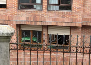 Otro misterio: ¿meten un coche en un piso en Santander?