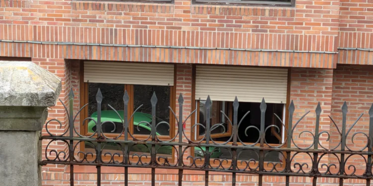 Otro misterio: ¿meten un coche en un piso en Santander?