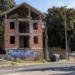 Empresa de derribos en Santander: un andamio a punto de caerse en Peñacastillo
