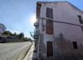 Empresa de derribos en Santander: un andamio a punto de caerse en Peñacastillo